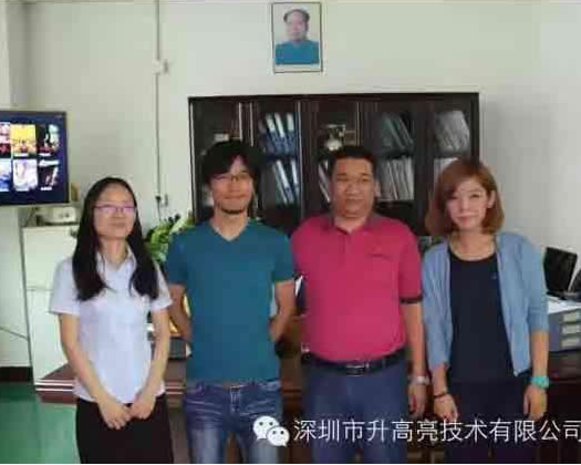 日本客戶來我司簽約透明屏和電視機項目